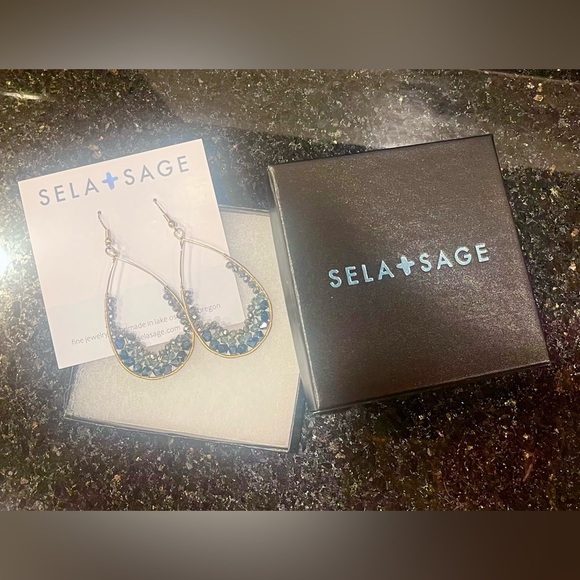 Gold Wire and Sparkling Stones Cluster Hoop Earrings - Picture 3 of 4